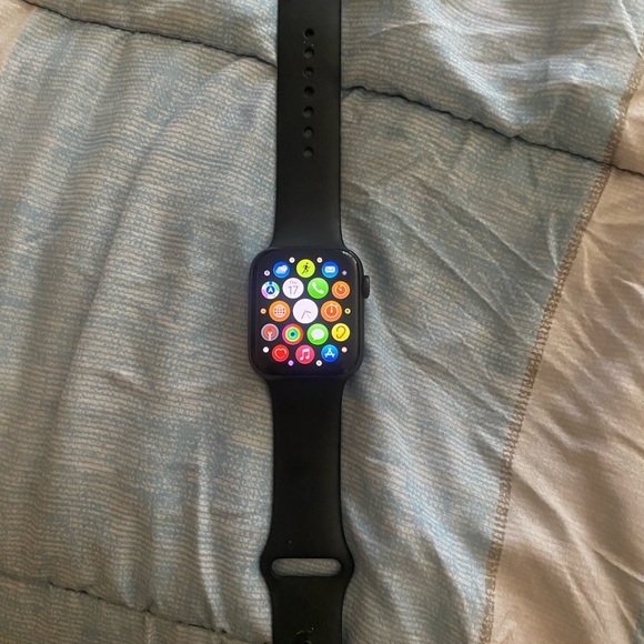 Apple Watch Series 5 - Picture 2 of 3
